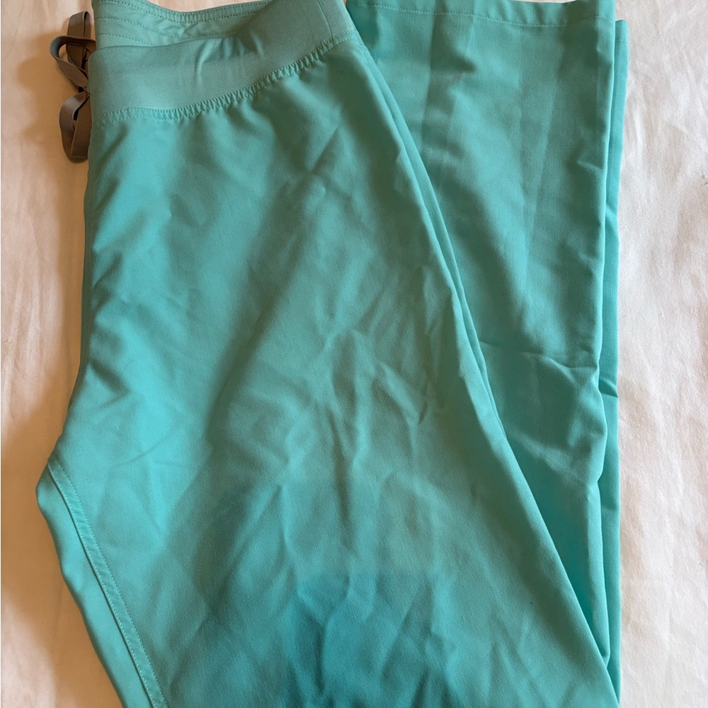 Figs Livingston scrub pants in Fresh Aqua L/T